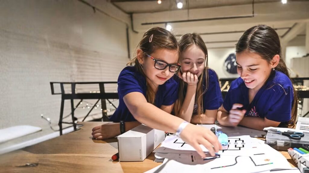 dievčatá programujú ozobot